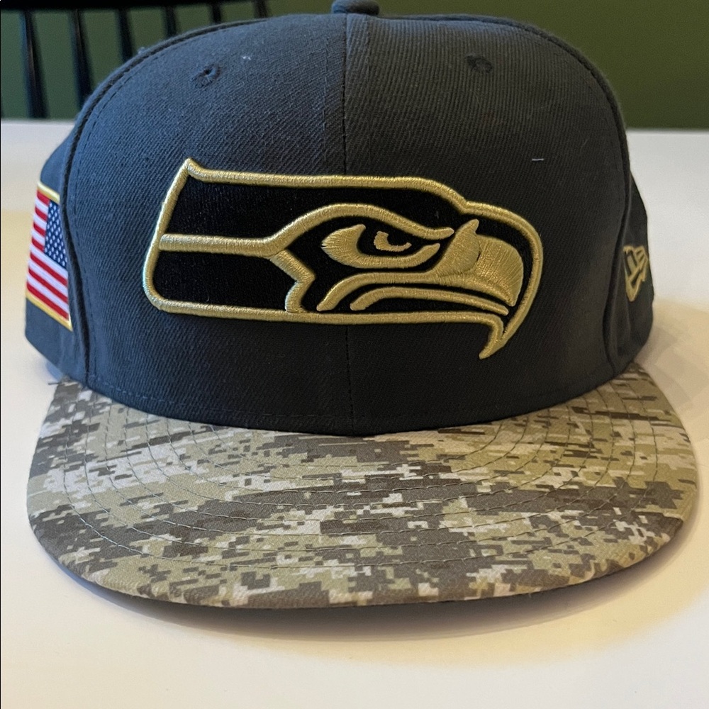 Seahawks Salute to service hat
Great condition